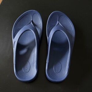 Unisex OOFOS Navy Sandals